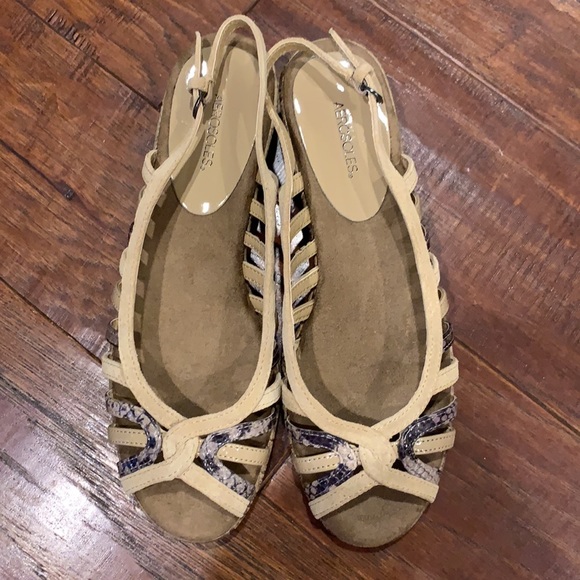 Aerosoles beige and faux snake strapped wedge. New!! - Picture 1 of 8